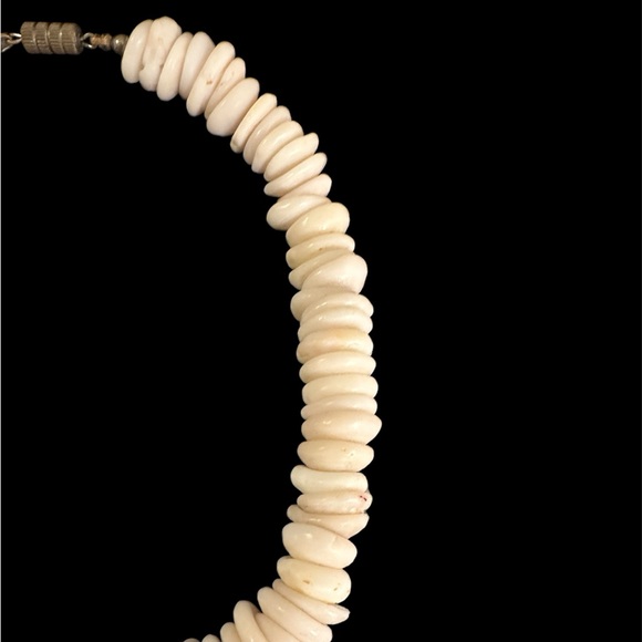 VINTAGE 1970’s HAWAIIAN LARGE PUKA SHELL NECKLACE WITH BARREL CLASP - Picture 7 of 13